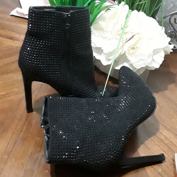 Woman's Boot - Picture 8 of 8